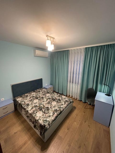 Bed, Photo of the whole room, Bedroom, air conditioner