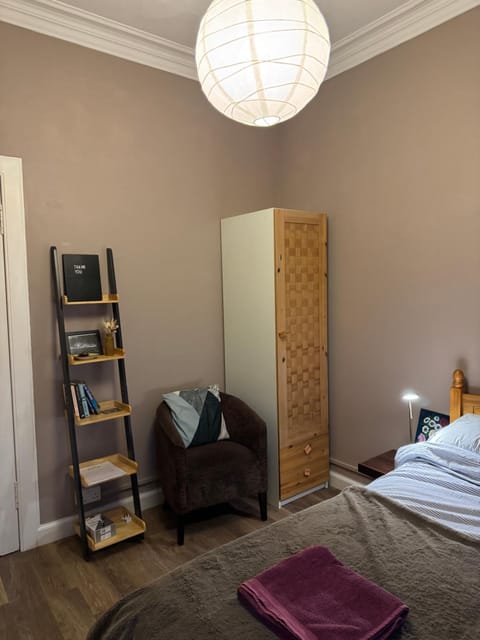 Central Room In Historic Tenement Shared Apartment Near Old Town Vacation rental in Edinburgh