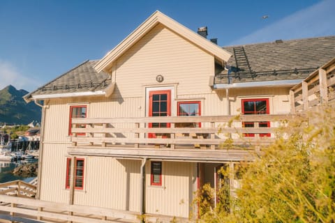 Astabrygga - Lofoten Jacuzzi House in Lofoten