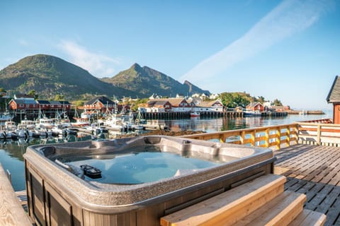 Astabrygga - Lofoten Jacuzzi House in Lofoten