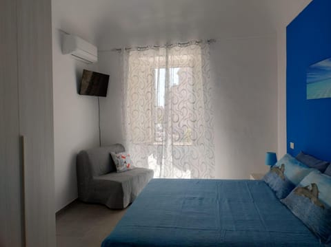 Bed, TV and multimedia, Photo of the whole room, Bedroom, air conditioner