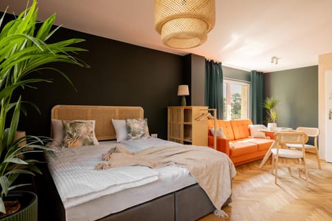 Bed, Living room, Photo of the whole room, Dining area, Bedroom