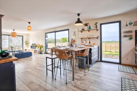 Living room, Dining area, kitchen