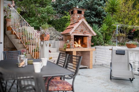Patio, BBQ facilities