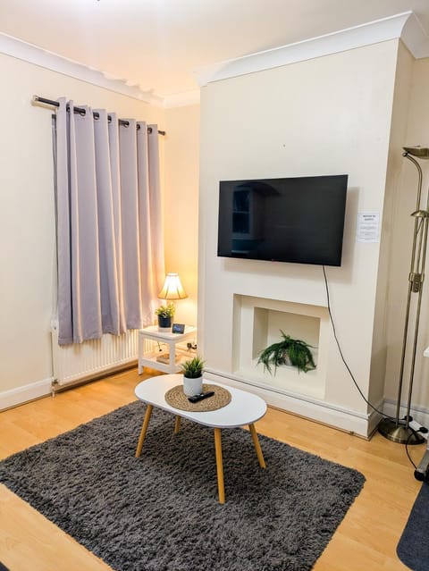 Communal lounge/ TV room, TV and multimedia, Living room