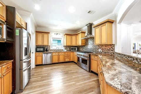 SunBelievable Heated Pool n Golf Cart Deals House in Destin