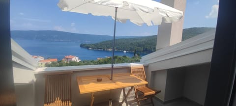 Day, Natural landscape, Balcony/Terrace, Dining area, Sea view