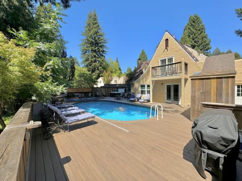 Lovely Tudor Home With Pool & Spa Near Russian River House in Guerneville