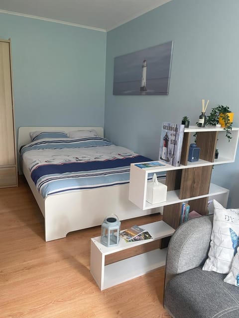 Bed, Decorative detail, Bedroom, wardrobe