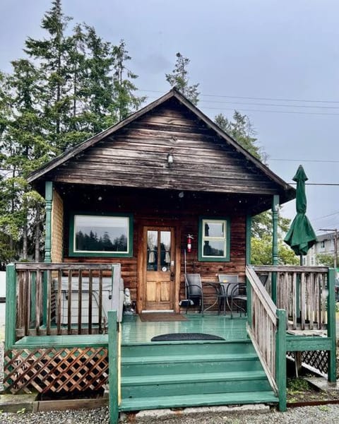 Bridge tender with loft House in La Conner