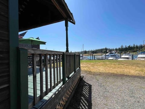 Bridge tender with loft House in La Conner