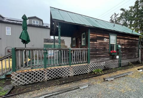 Bridge tender with loft House in La Conner