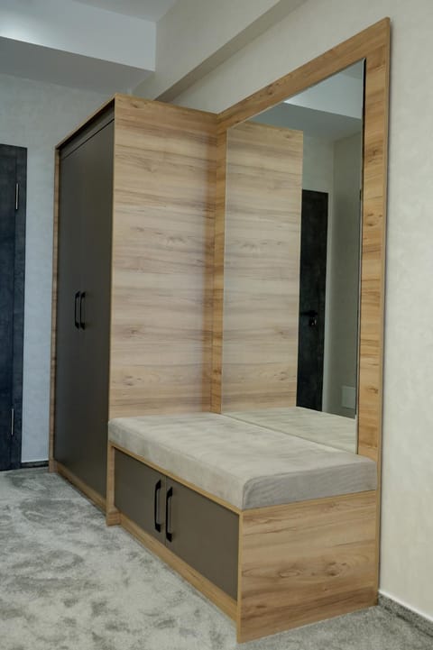 Photo of the whole room, Bedroom, wardrobe