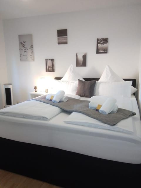 Bed, Photo of the whole room, Bedroom, heating, internet, towels