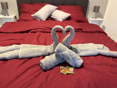 Bed, towels