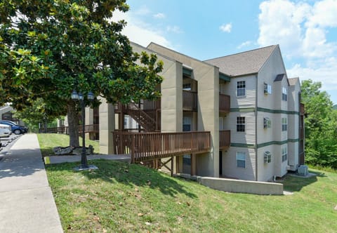 Beautiful Branson Getaway-Next to Silver Dollar City &Tablerock-Family Amenities Apartment in Indian Point