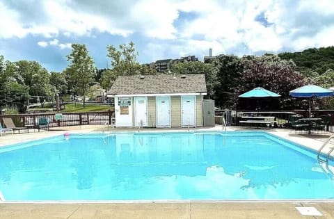 Beautiful Branson Getaway-Next to Silver Dollar City &Tablerock-Family Amenities Apartment in Indian Point