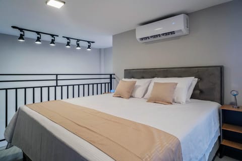 Bed, Photo of the whole room, Bedroom, air conditioner