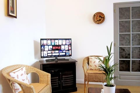 Chez Fiatope - Appartement Calme avec balcon & Parking, proche T6 Apartment in Île-de-France