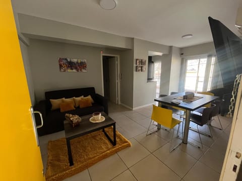 TV and multimedia, Living room, Seating area, Dining area