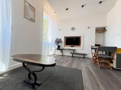 Studio lumineux avec belle vue Apartment in Salernes