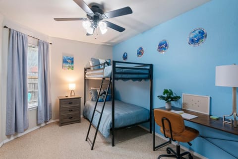 Perfect SA Getaway! Near Lackland Sea World Alamo Riverwalk House in San Antonio