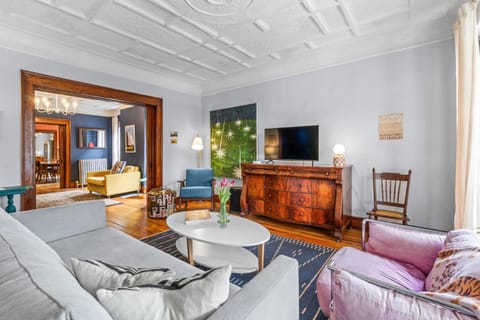 Living room, Photo of the whole room