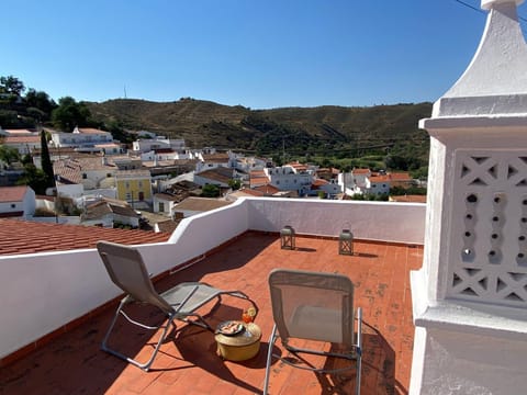 View (from property/room), Balcony/Terrace, sunbed