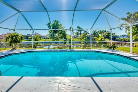 Day, Pool view, Swimming pool, sunbed