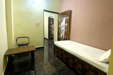 Property building, Bed, Bedroom
