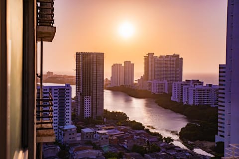 Property building, Day, Natural landscape, City view, Lake view, River view, Sea view, Sunrise, Sunset