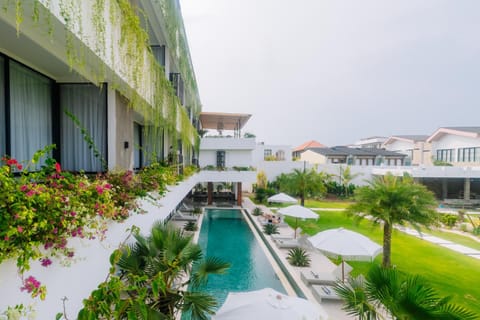 Property building, Garden view, Pool view, Swimming pool