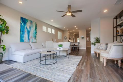 Ocean-view home blocks to beach with private hot tub & rooftop deck House in Pacific Beach