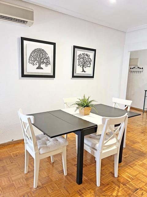 Living room, Seating area, Dining area, air conditioner