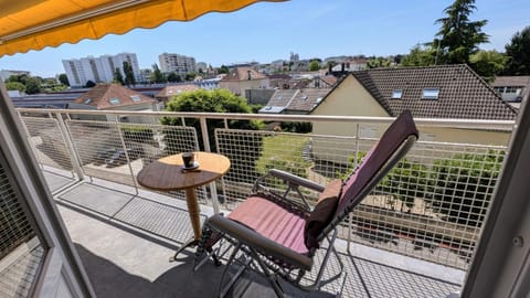 View (from property/room), Balcony/Terrace, City view
