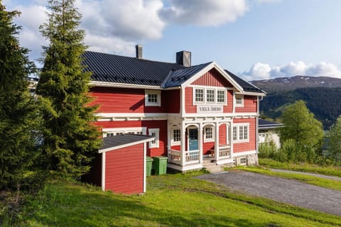 Property building, Summer, Mountain view
