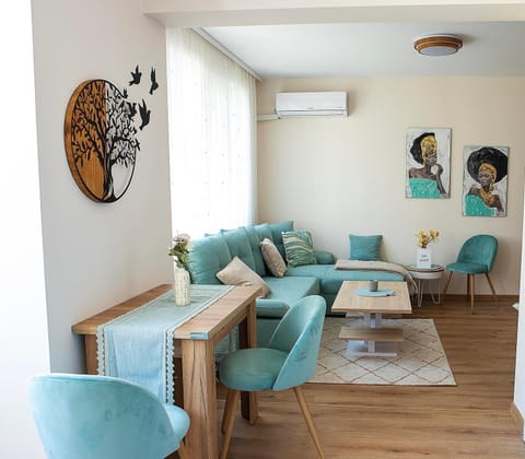 Living room, Seating area, Dining area, air conditioner