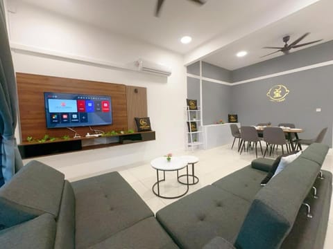 Communal lounge/ TV room, TV and multimedia, Living room, Seating area, Evening entertainment