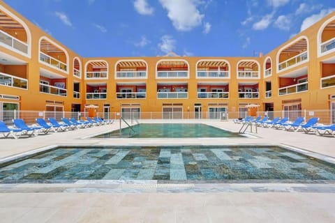 Property building, Pool view, Swimming pool, sunbed