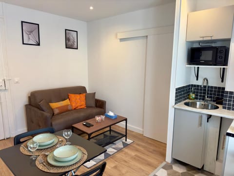 Kitchen or kitchenette, Living room, Dining area