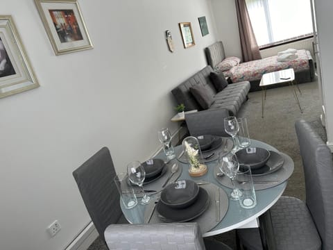 Lovely 3 bedroom house close to City Centre House in England