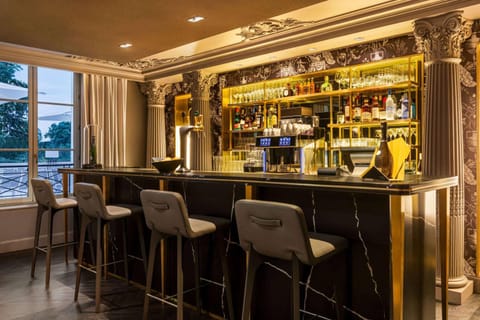 Restaurant/places to eat, Lounge or bar, Lounge or bar