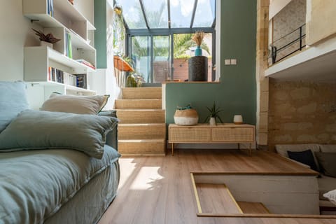 Communal lounge/ TV room, Living room, Seating area