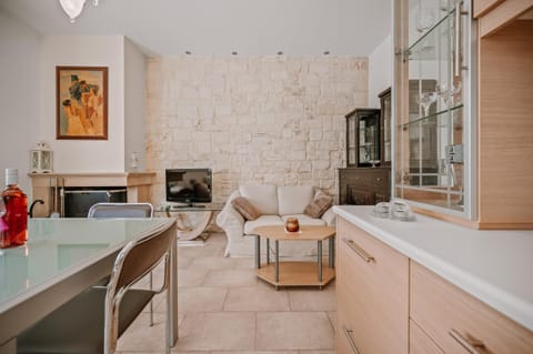 Kitchen or kitchenette, Living room