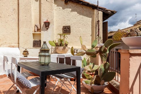 Property building, Balcony/Terrace, Balcony/Terrace