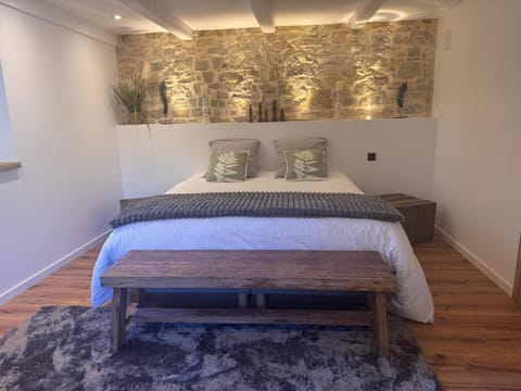 Bed, Photo of the whole room, Bedroom, furniture, air conditioner
