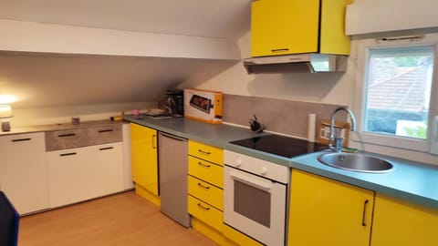 Charmant Studio pour une ou deux personnes Vacation rental in Saint-Denis, France