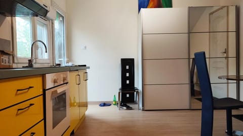 Charmant Studio pour une ou deux personnes Vacation rental in Saint-Denis, France