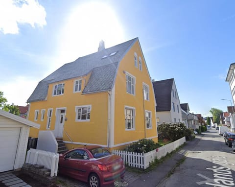 Neighbourhood, Street view, Parking
