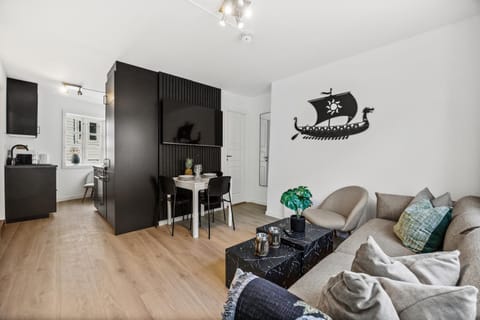 TV and multimedia, Kitchen or kitchenette, Living room, Seating area, Dining area, Evening entertainment